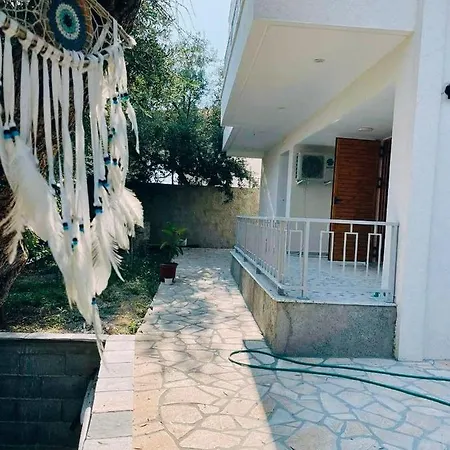Village شقة
